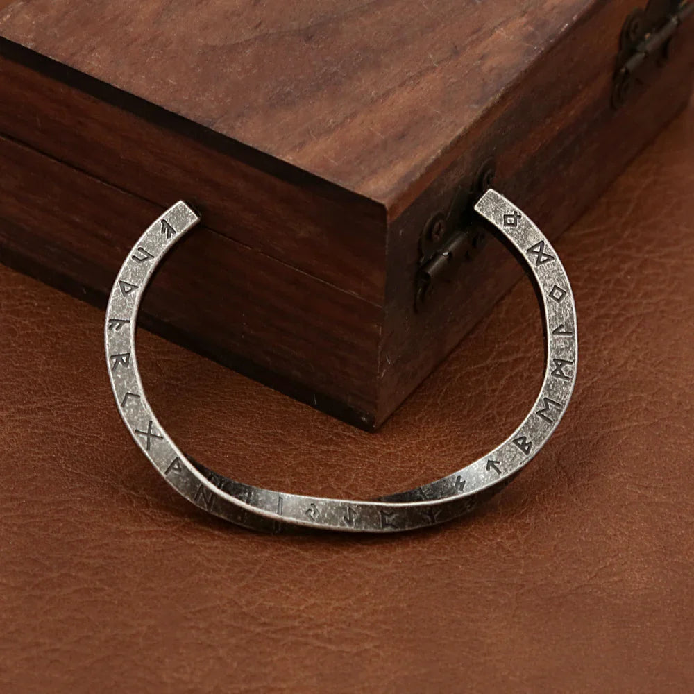 Reignant Viking Rune Mobius Bracelet