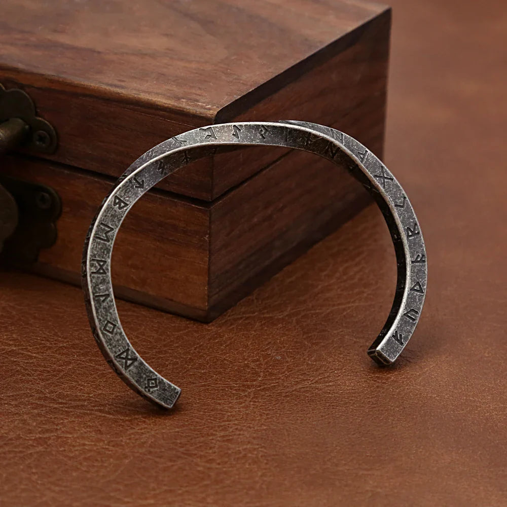 Reignant Viking Rune Mobius Bracelet